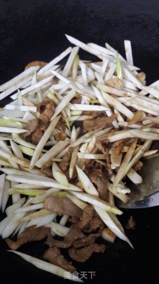 茭白炒肉的做法步骤：7