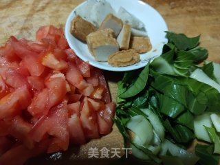 西红柿挂面汤的做法步骤：2