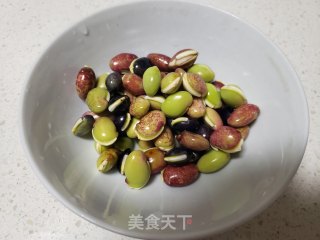 咸鸭蛋眉豆粥的做法步骤：3