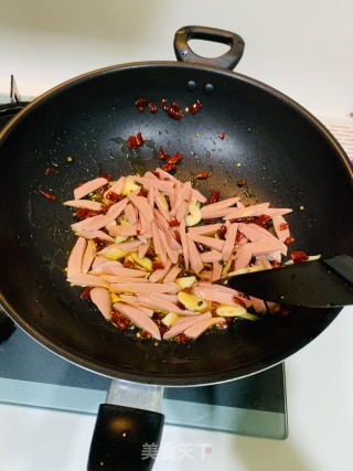 包菜炒香肠的做法步骤：5