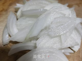 土豆丝炒洋葱的做法步骤：3