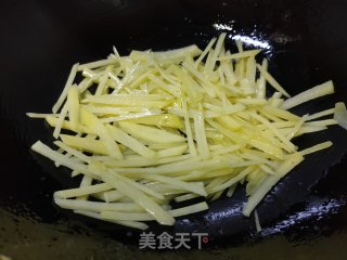土豆丝炒洋葱的做法步骤：5