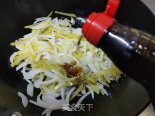 土豆丝炒洋葱的做法步骤：7