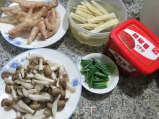 腐竹蟹味菇鸡爪煲的做法步骤：1