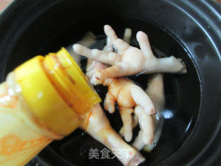 腐竹蟹味菇鸡爪煲的做法步骤：4