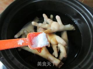 腐竹蟹味菇鸡爪煲的做法步骤：6
