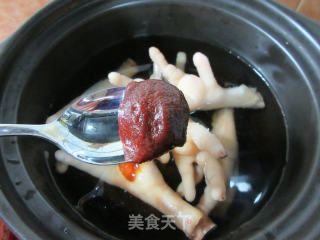 腐竹蟹味菇鸡爪煲的做法步骤：8