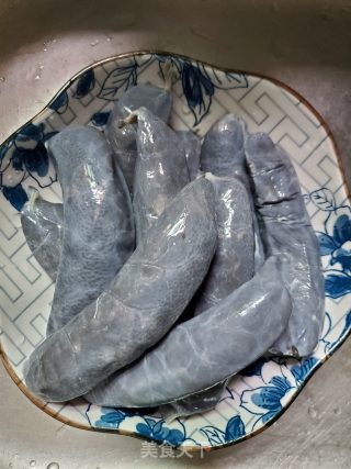 烤墨鱼肠的做法步骤：1