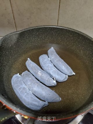 烤墨鱼肠的做法步骤：2