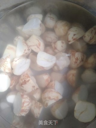 板栗烧鸡的做法步骤：1