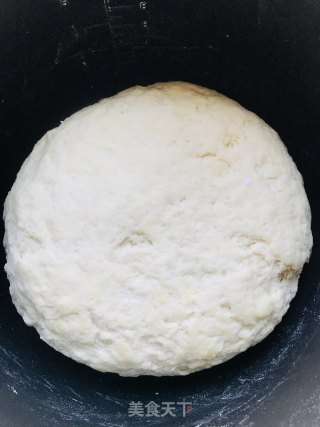 美味的猪油渣葱花饼的做法步骤：1