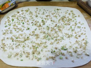 美味的猪油渣葱花饼的做法步骤：4