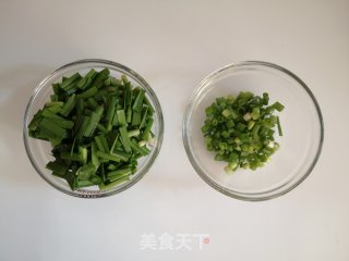 韭菜鸡蛋面的做法步骤：2