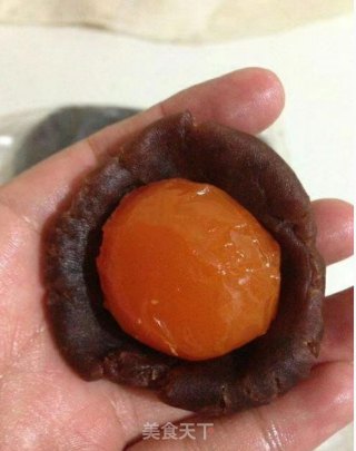 星空蛋黄酥的做法步骤：1