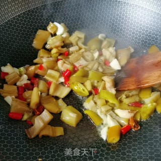 酸芋荷爆炒猪肚的做法步骤：5