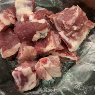 五花肉排骨焖白豆干的做法步骤：1