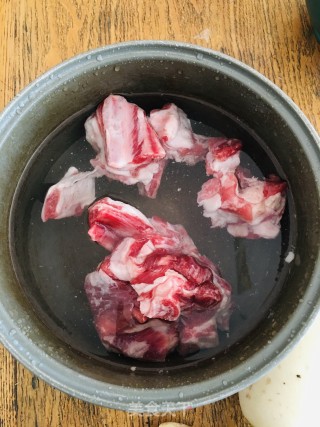 羊肉炖萝卜的做法步骤：2