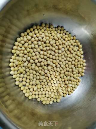 香酥黄豆的做法步骤：1