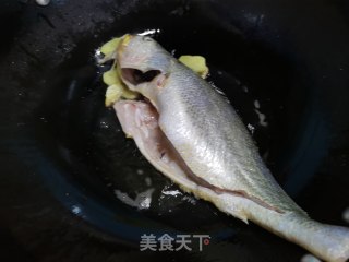 红烧黄鱼的做法步骤：2