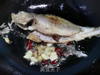 红烧黄鱼的做法步骤：4
