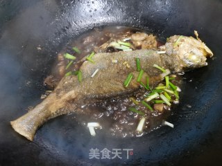 红烧黄鱼的做法步骤：7