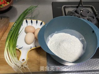 鸡蛋饼的做法步骤：1