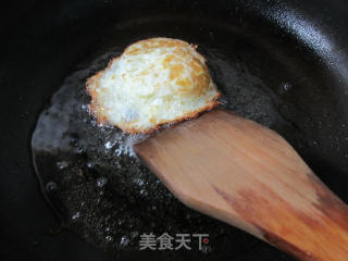 煎鸡蛋萝卜丝汤的做法步骤：2