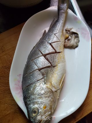 豉汁蒸黄花鱼的做法步骤：3