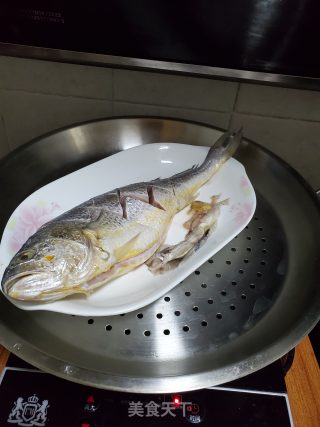 豉汁蒸黄花鱼的做法步骤：4