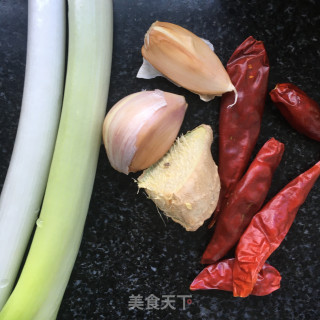 宣威火腿炒茭白的做法步骤：3