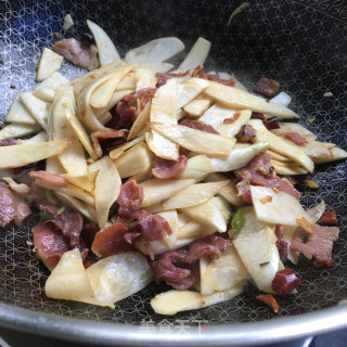 宣威火腿炒茭白的做法步骤：11