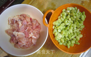 鸡丁炒利马豆的做法步骤：1