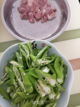 辣椒炒肉的做法步骤：1