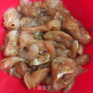 鸡肉烧时蔬的做法步骤：1