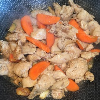鸡肉烧时蔬的做法步骤：7