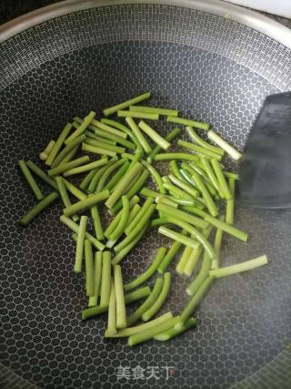 蒜苔炒香干的做法步骤：2