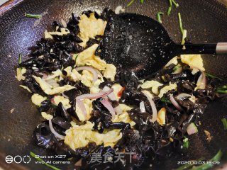 木耳洋葱炒鸡蛋的做法步骤：5