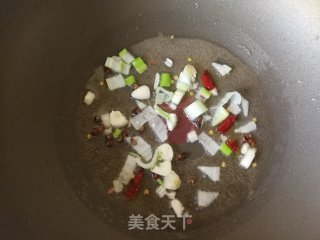 虫草花烩炸鸡块的做法步骤：3