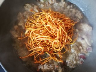 虫草花烩炸鸡块的做法步骤：7