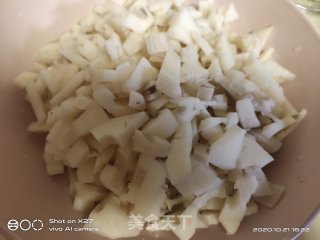 莲藕丁炒肉的做法步骤：2