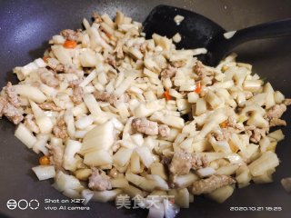 莲藕丁炒肉的做法步骤：5