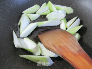 油条炒夜开花的做法步骤：5