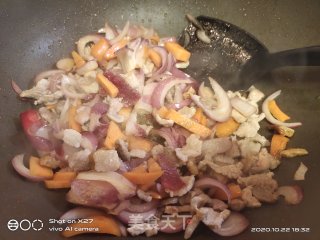 洋葱胡萝卜炒肉的做法步骤：4