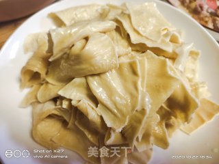 豆腐皮炒肉的做法步骤：3