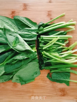 菠菜拌粉条的做法步骤：1