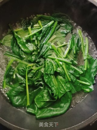 菠菜拌粉条的做法步骤：2