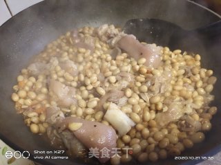 黄豆炖猪脚的做法步骤：4