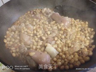 黄豆炖猪脚的做法步骤：5