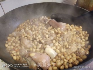 黄豆炖猪脚的做法步骤：6