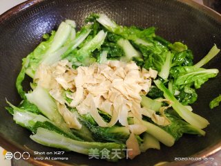 腐竹皮炒青菜的做法步骤：4